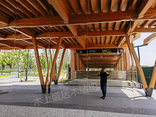 莲湖公园地铁口及配套设施